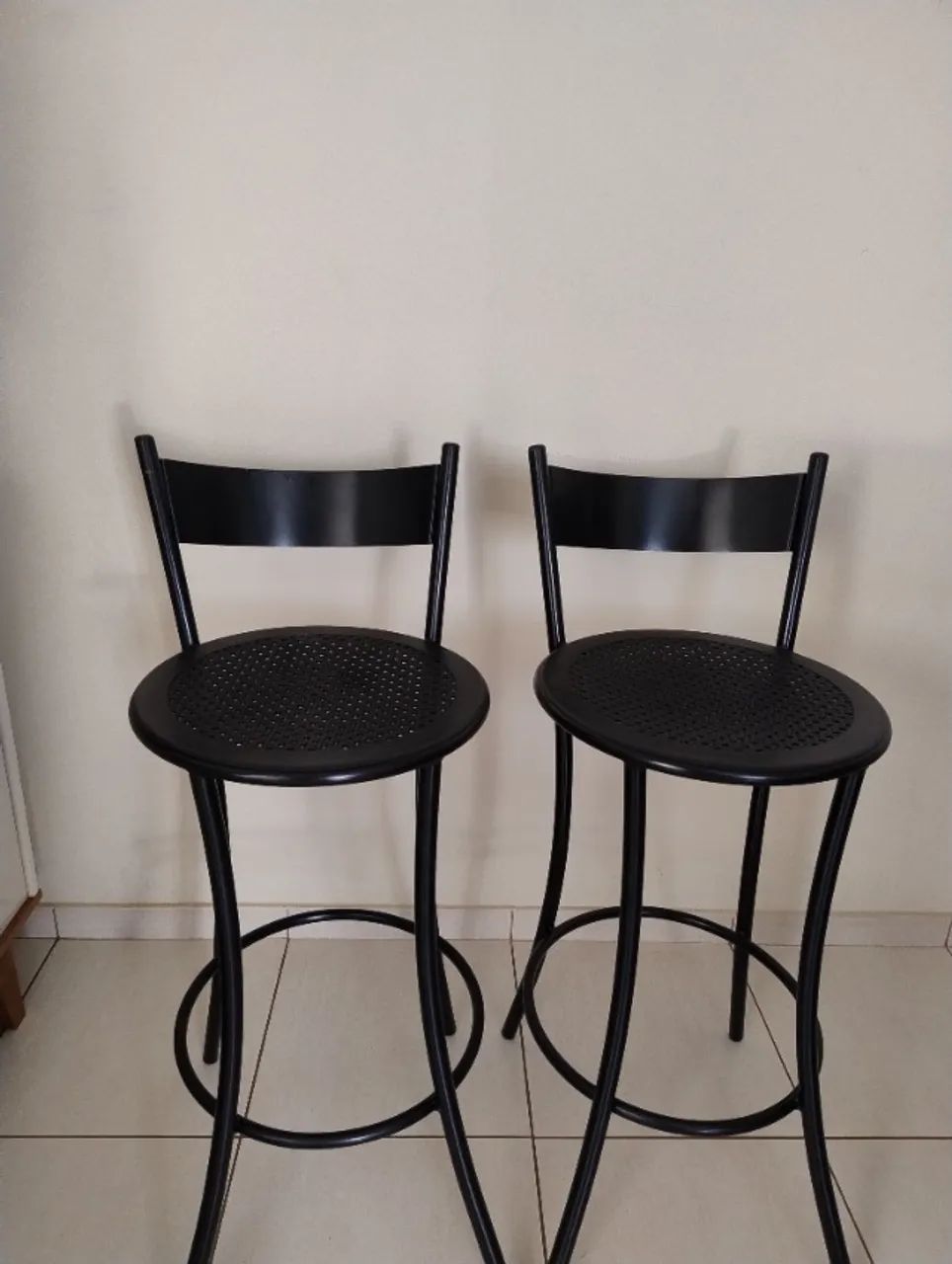 3 banquetas pretas, ótimo estado