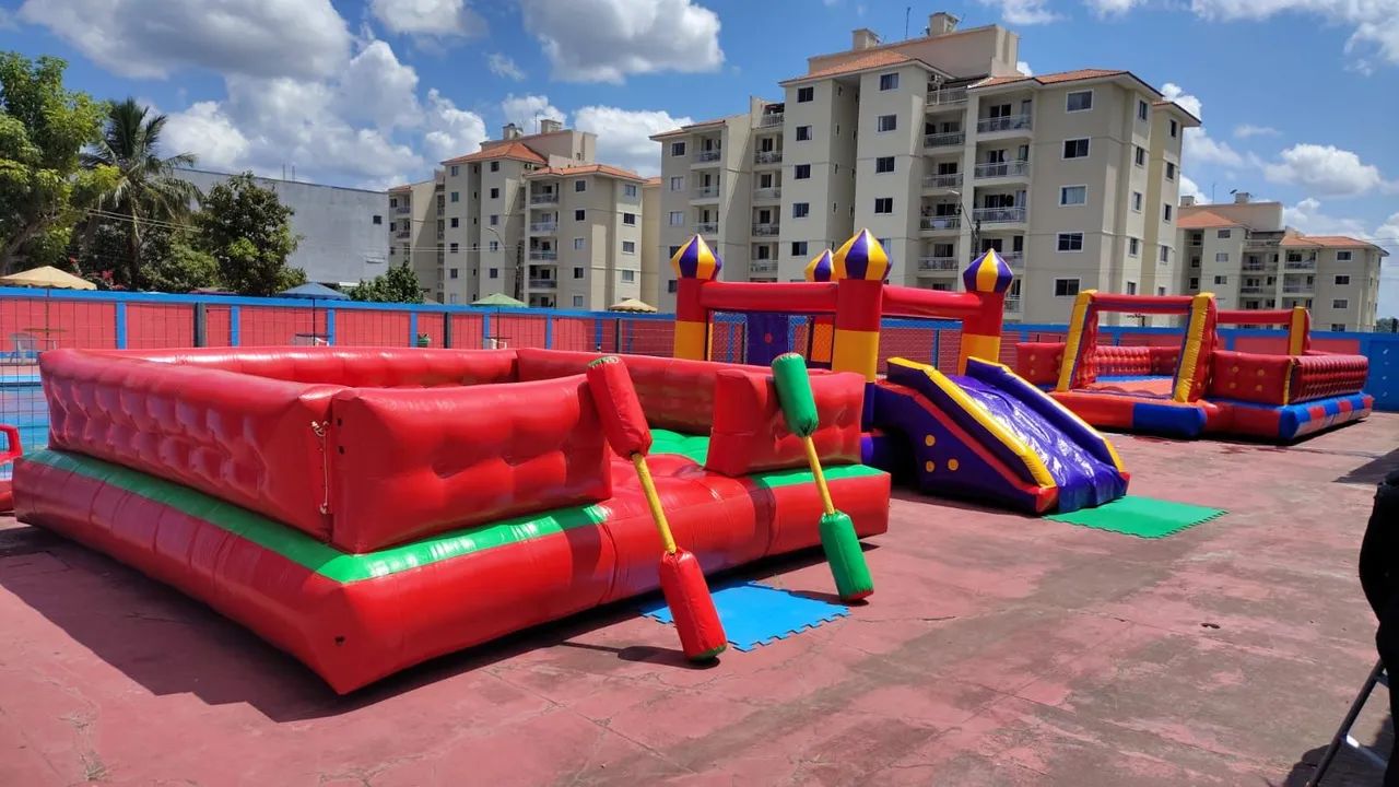 Futebol de Sabão e Brinquedos Infláveis 