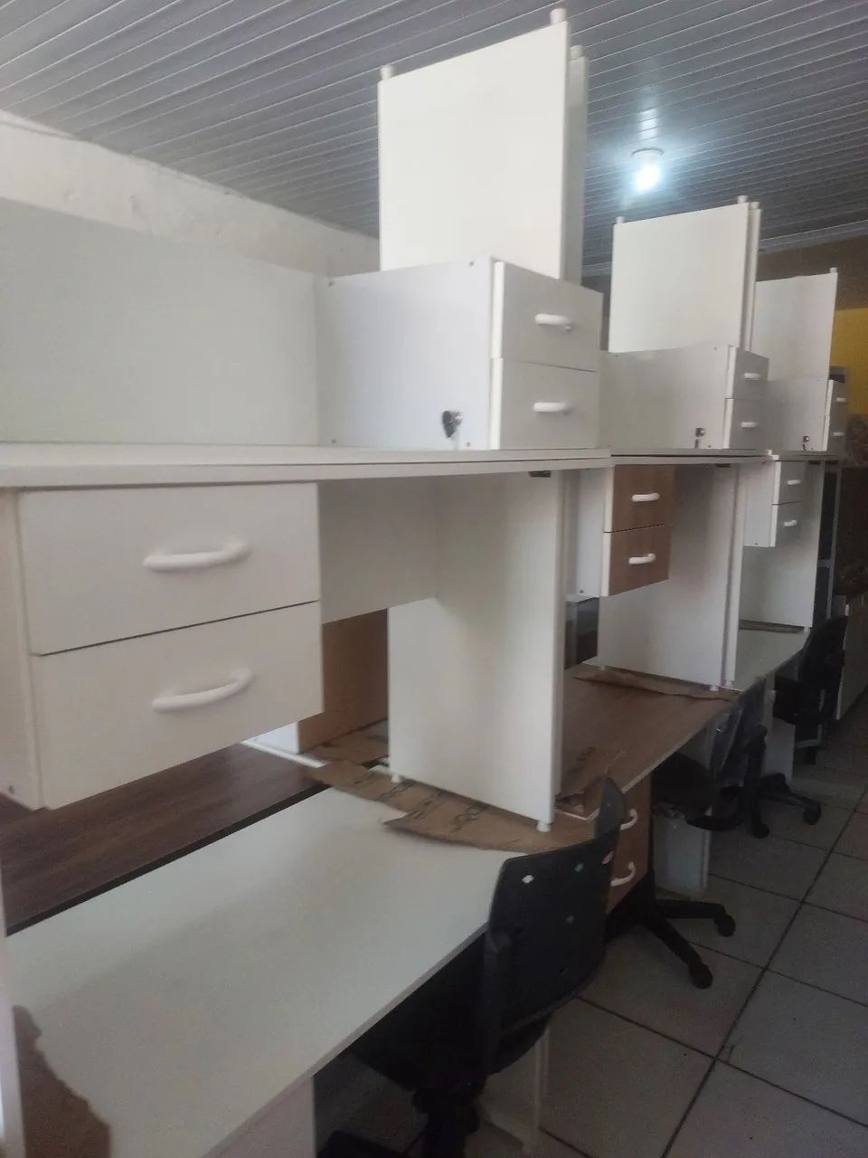 Mesa p/ escritório mdf 1,20×60 (nova ) - Foto 2