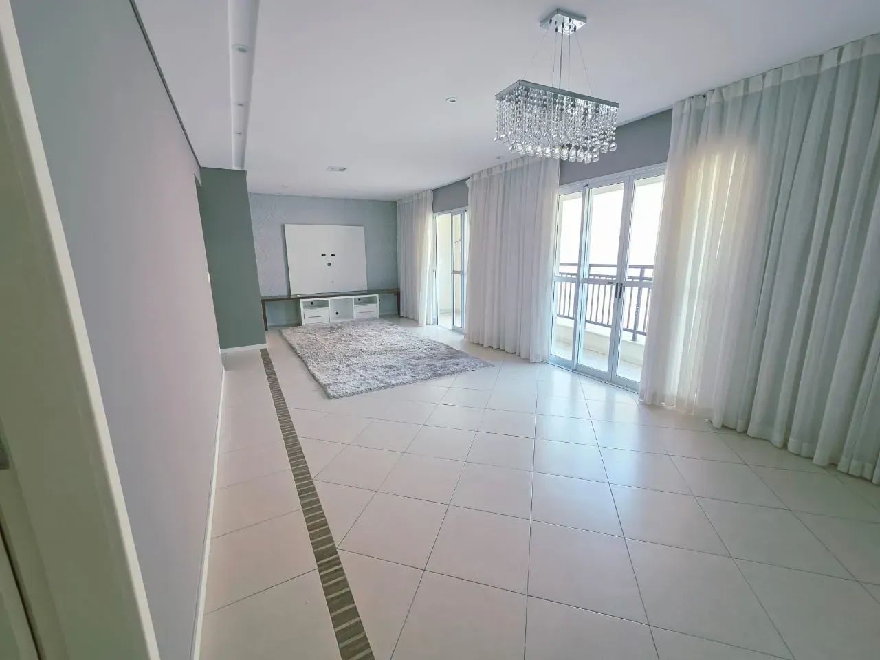Apartamento com 2 quartos, 2 salas e 2 vagas no Centro - Taubaté - SP