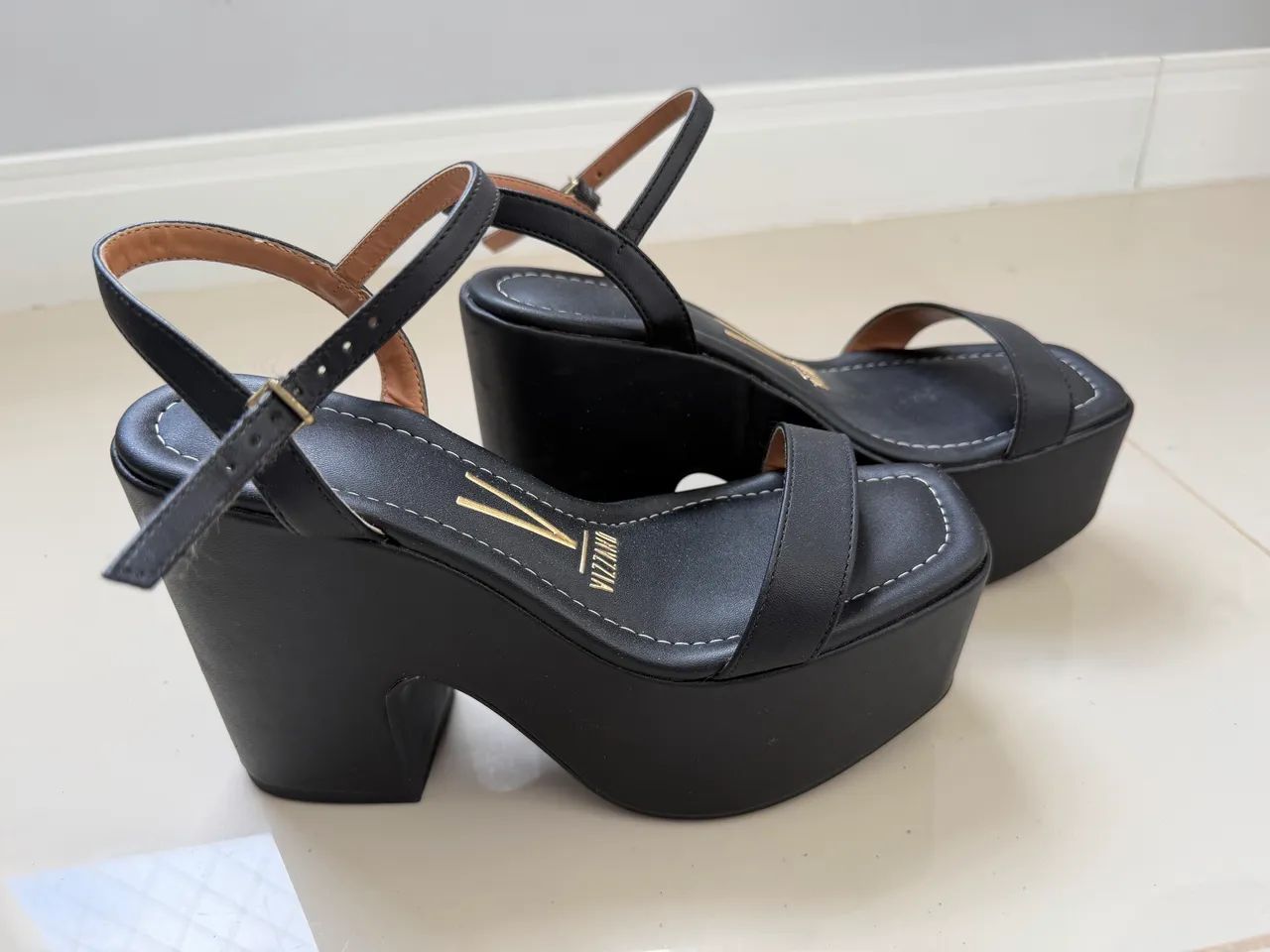Sandália plataforma Vizzano semi nova