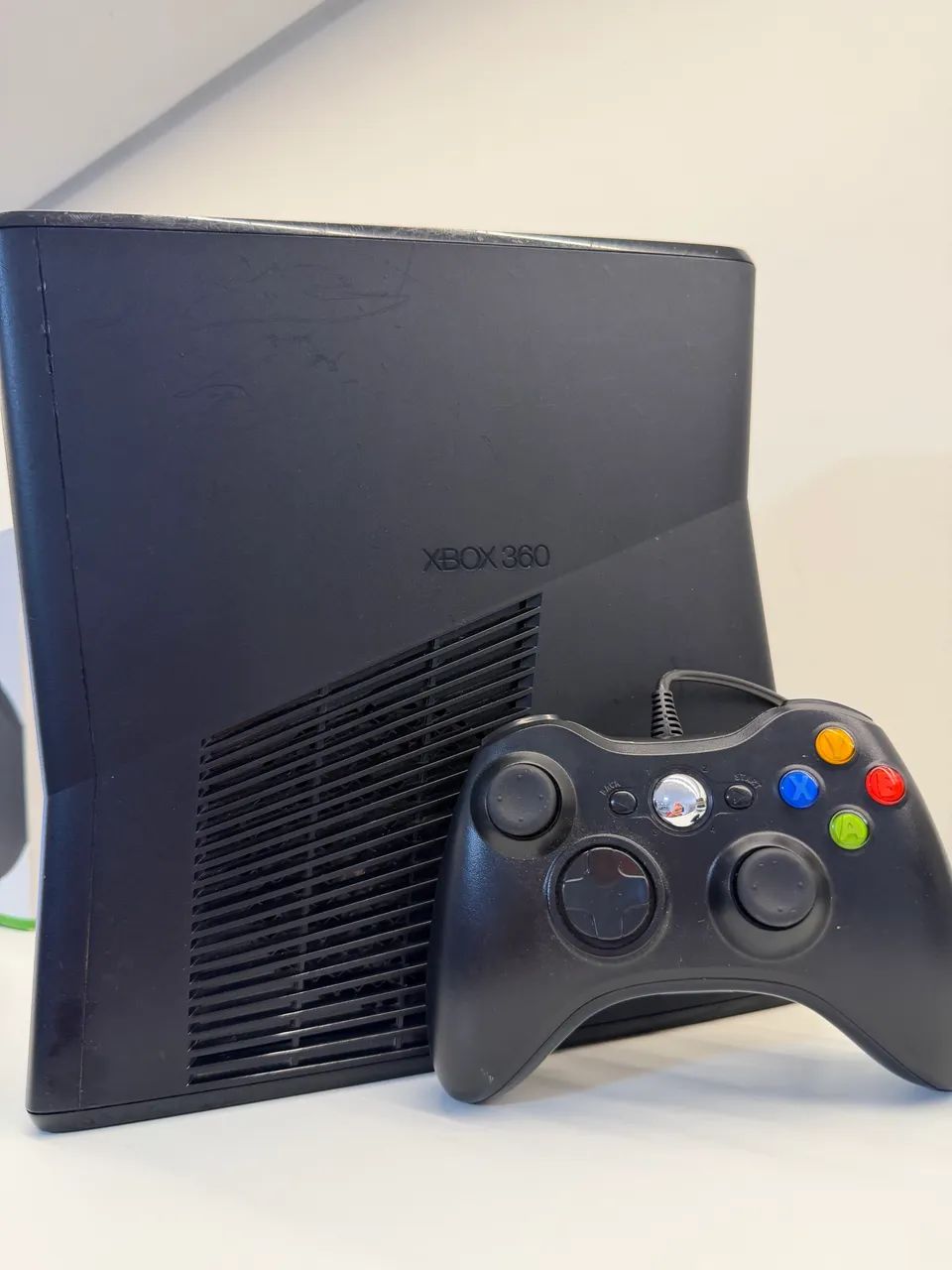 Xbox 360,perfeito estado,controle original com fio, tudo funcionando perfeitamente  - Foto 3