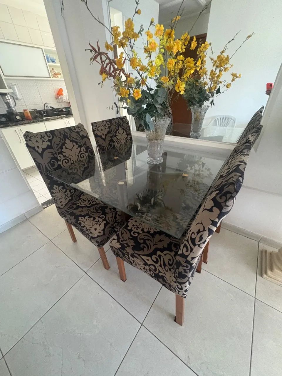 Mesa de jantar quadrada 