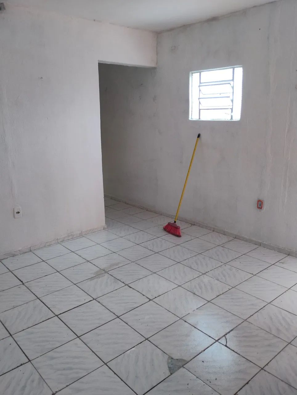 Alugo kitnet com quarto sala única banheiro e área de serviço  - Foto 2