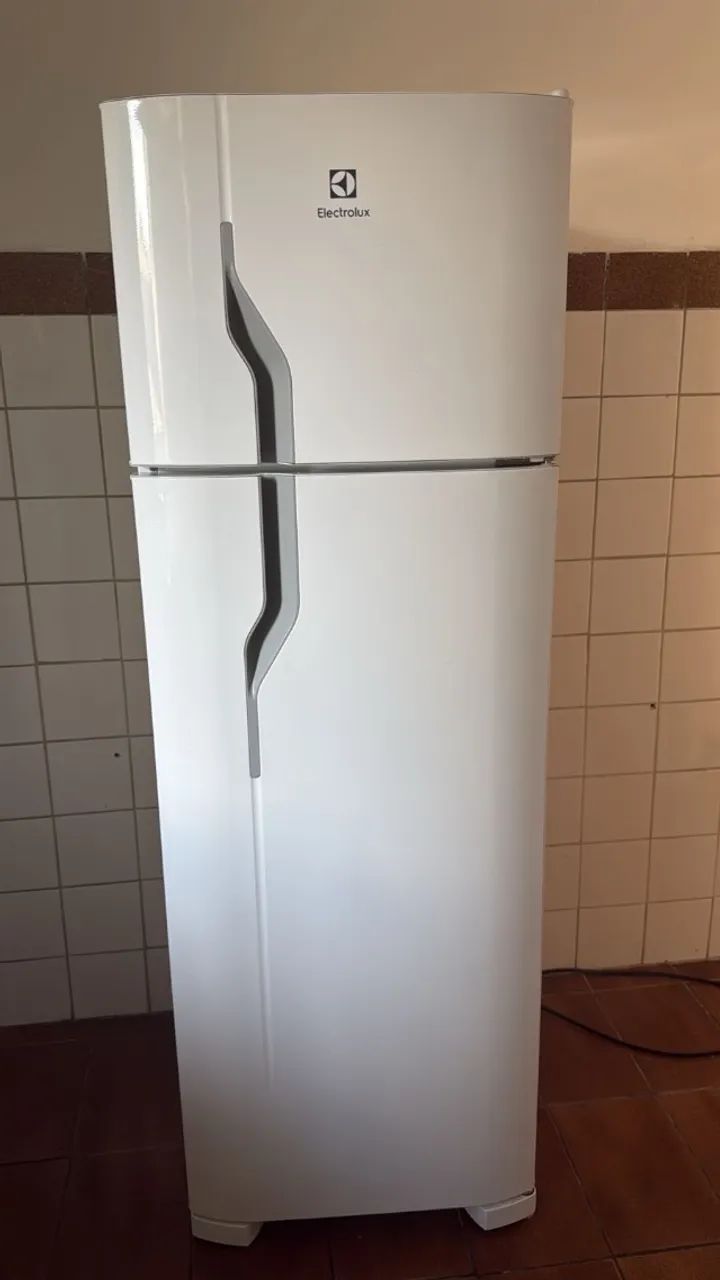 Geladeira Electrolux 260L