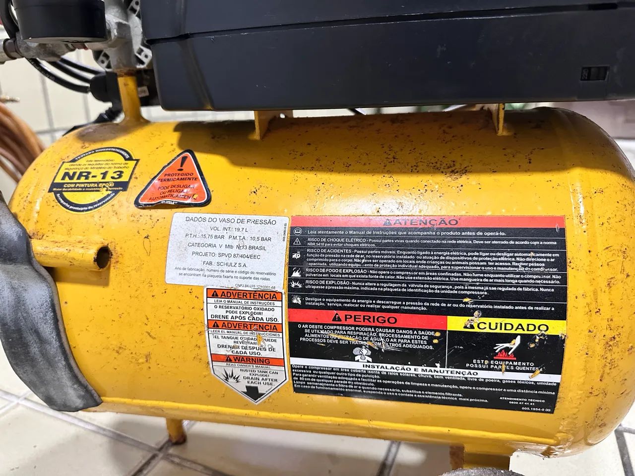 Vendo Compressor de Ar Schulz Twister 20L (Isento de Óleo) + Acessórios - Foto 3