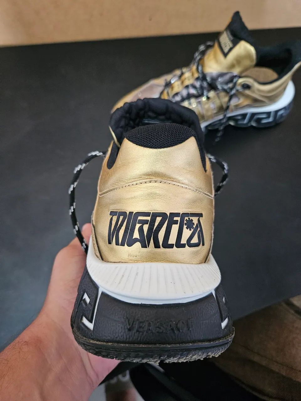 Tênis Versace Trigreca Gold Glitter - Foto 3