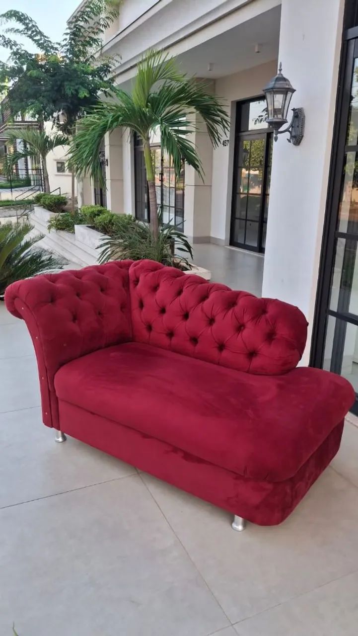 Sofa vermelho confortável 