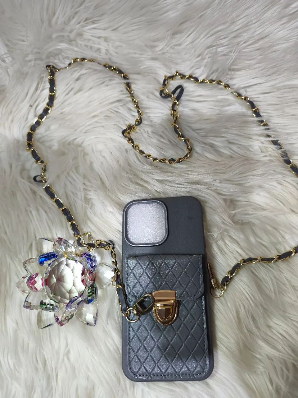 Capas para iPhone com strass e design diferenciado - Foto 3