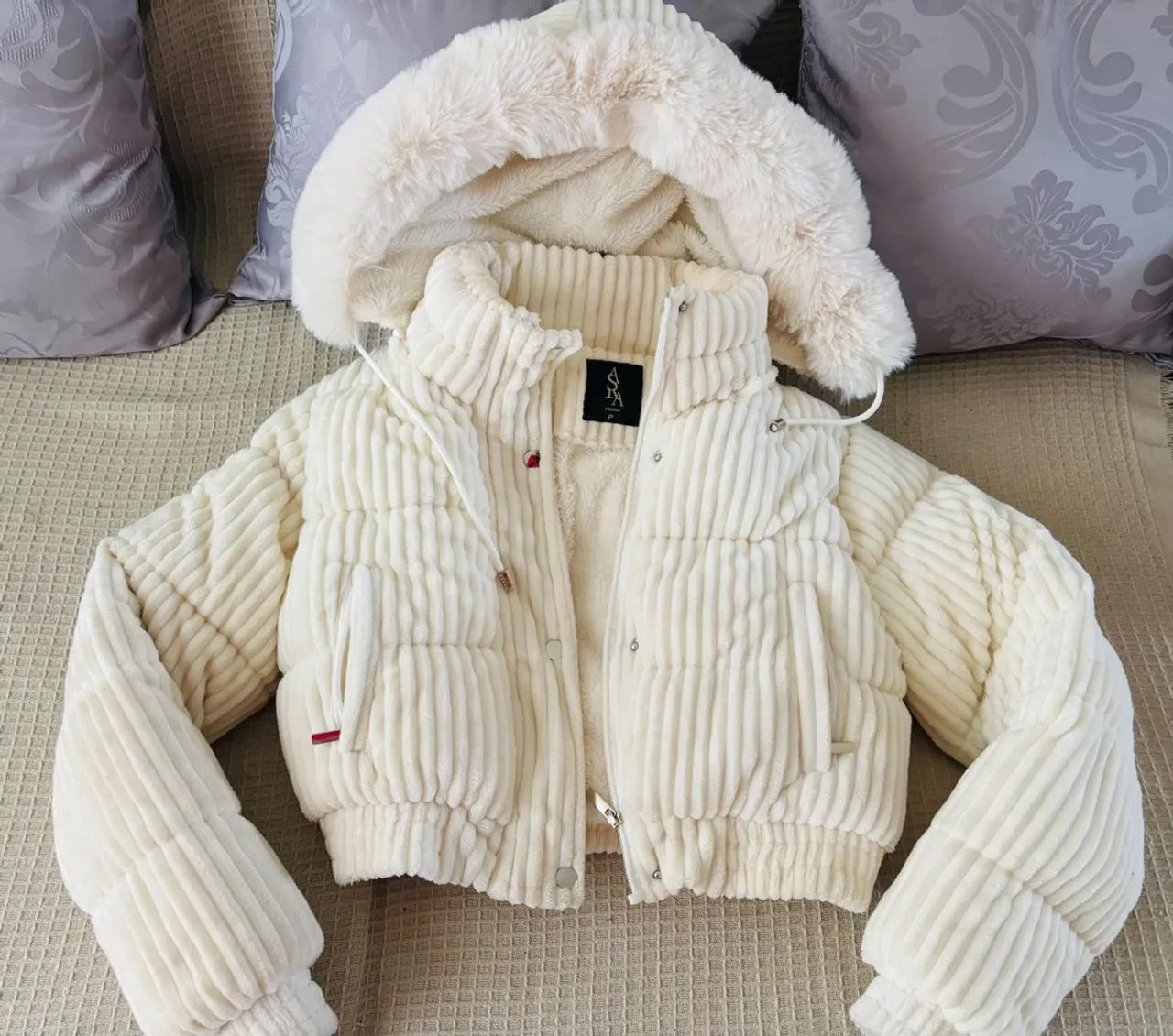 Vende-se Jaqueta Puffer aveludada 