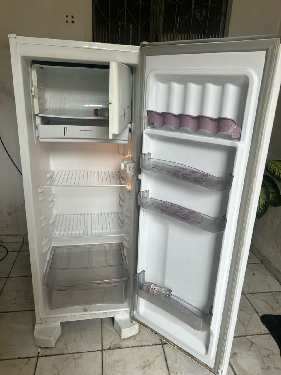 Geladeira esmaltec FRETE GRÁTIS  - Foto 4
