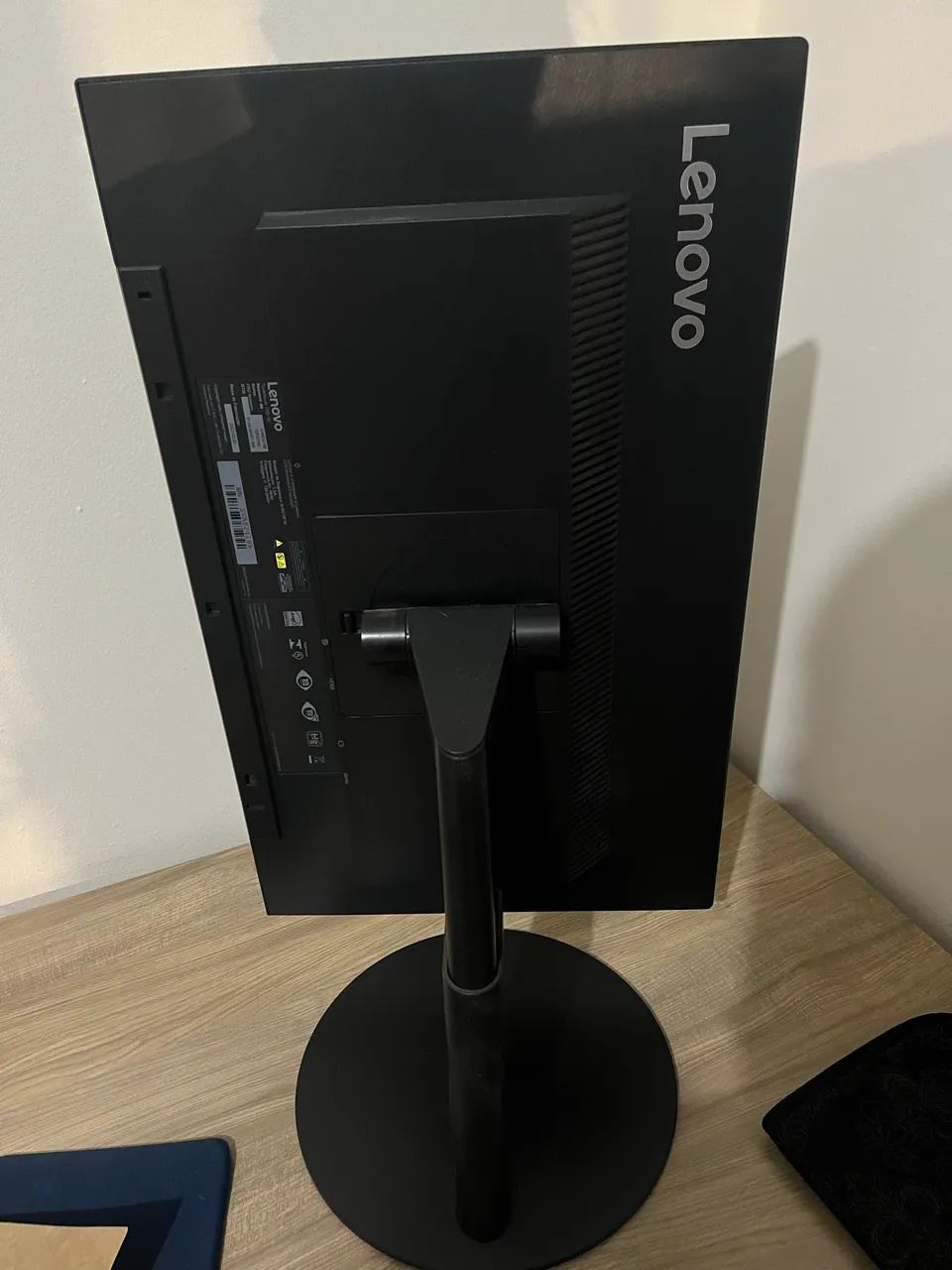 Monitor: Lenovo ThinkVision T22i-10