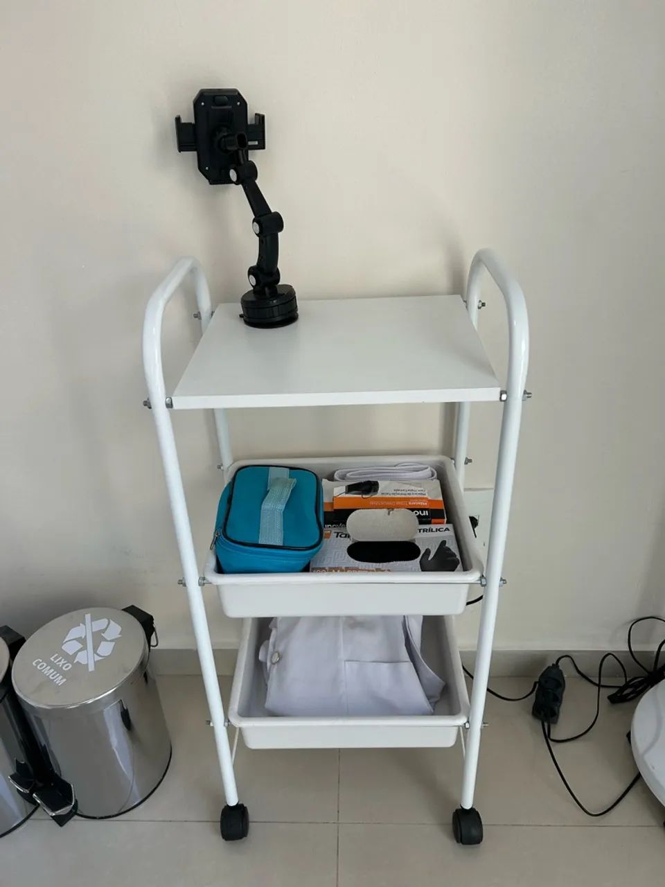 Carrinho auxiliar médico / estética  - Foto 2