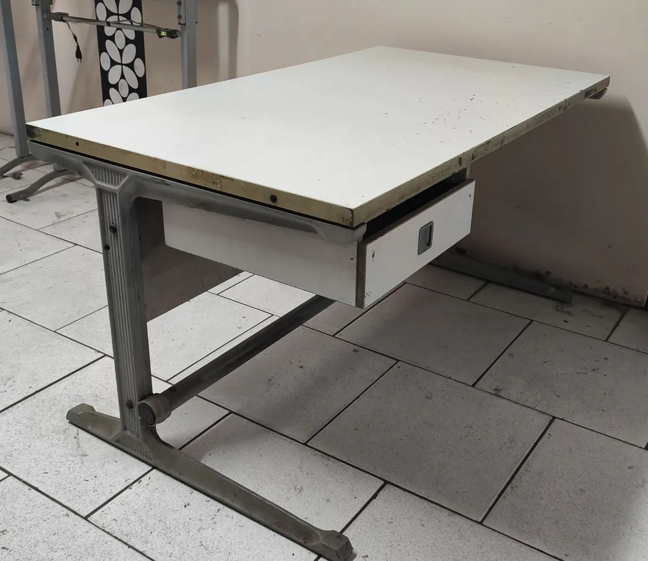 Mesa de Escritório Resistente 1,40X80 - Foto 2