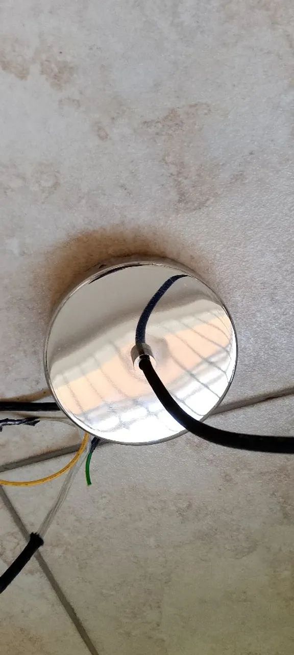 Pendente luminária  Meia Lua Cromado funcionando perfeitamente  - Foto 3