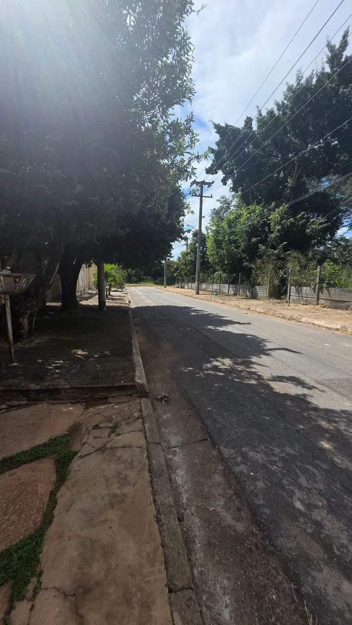 Excelente casa com quintal para venda. 