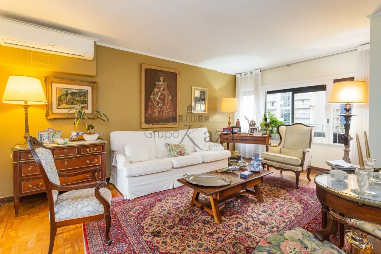 Apartamento - Cerqueira Cesar - 3 Dormitórios - 201m²