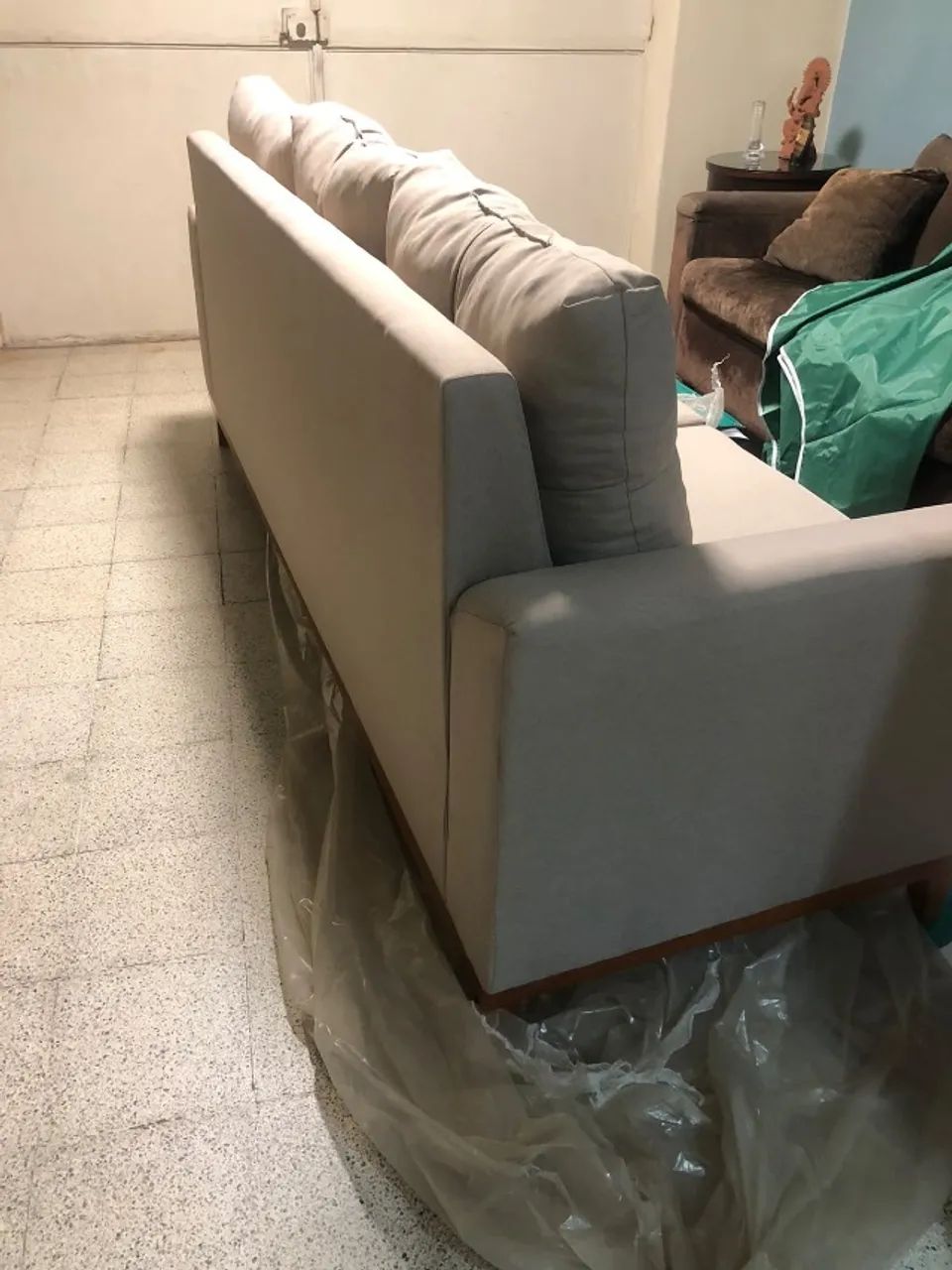 Sofá em Suede Zero no Plástico - Foto 3