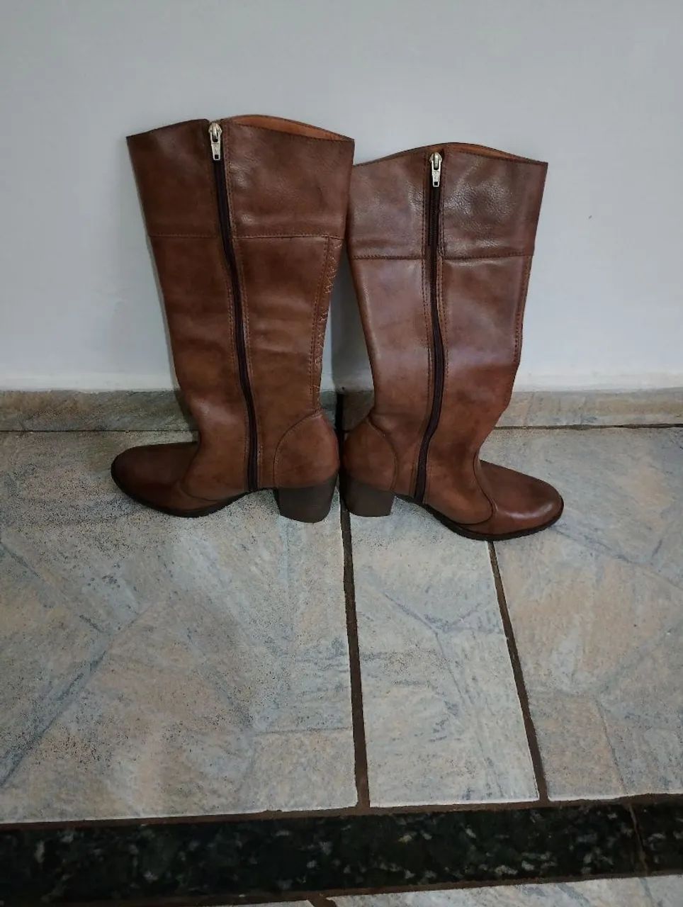 Bota feminina cano longo T 35 - Foto 5
