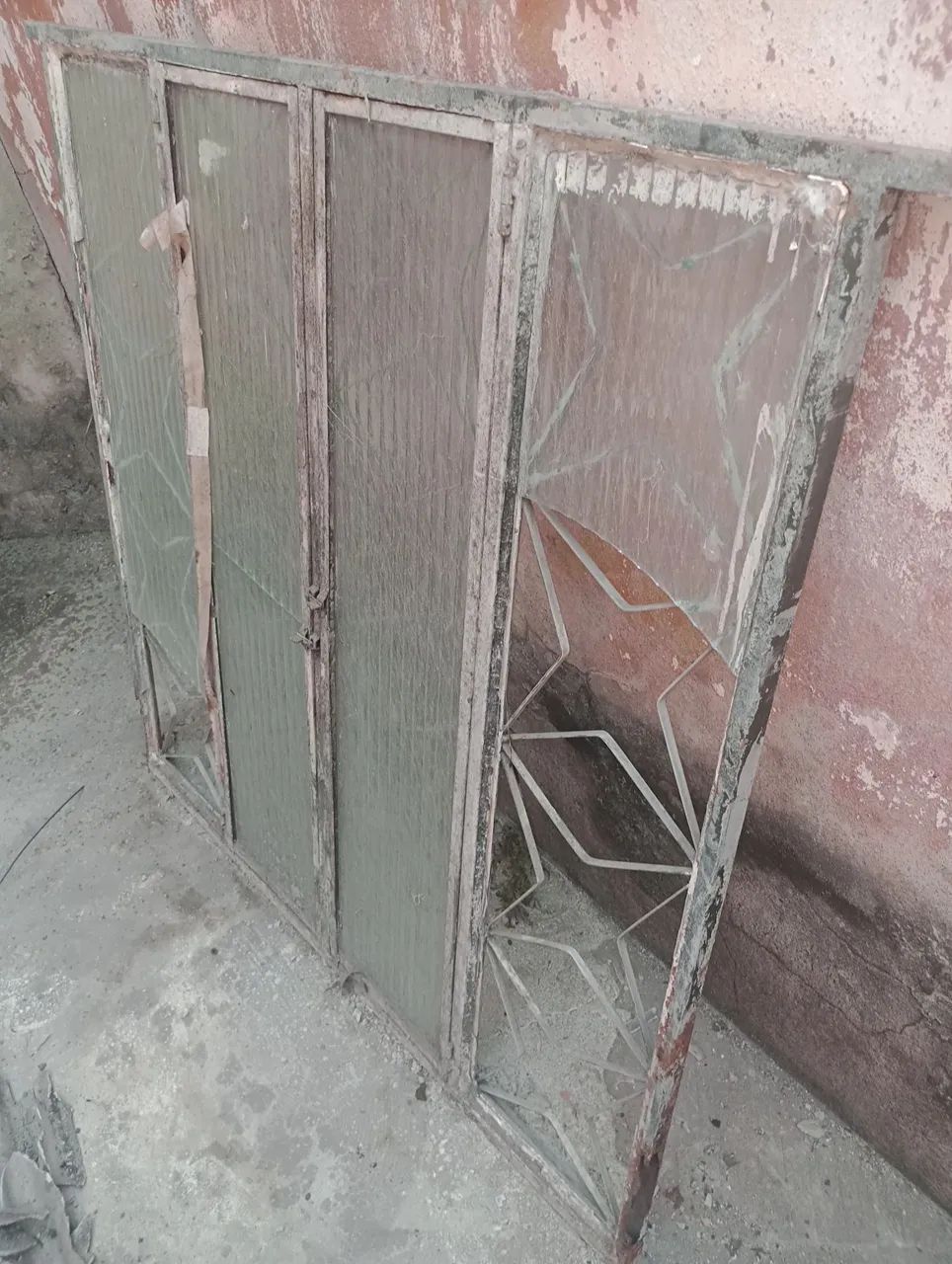 Janela de ferro 1,20m x 1,20m