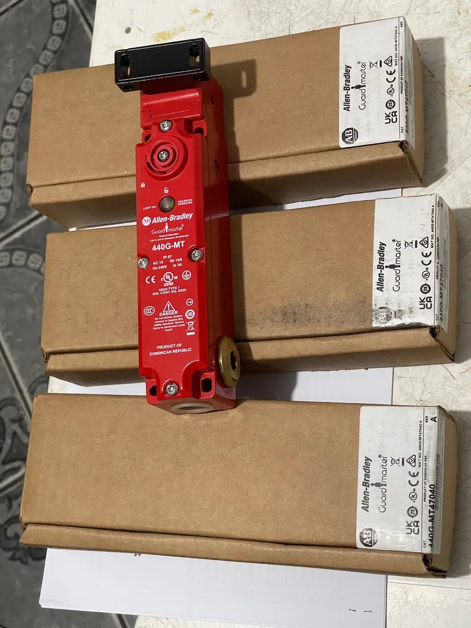 Chave de segurança Allen-Bradley 440G-MT47040 com bloqueio - Foto 4