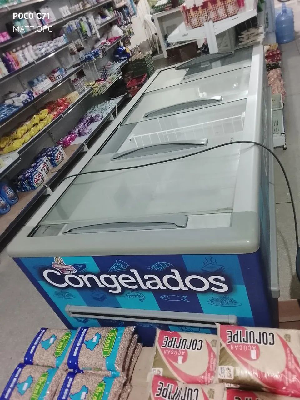 Vendo 1 freezer 1 ilha 
