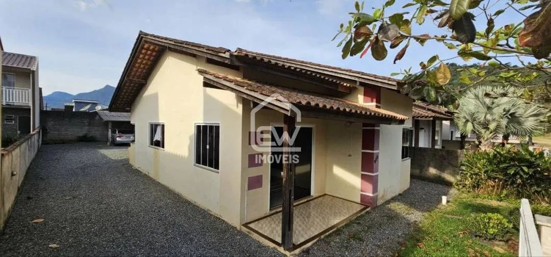 Casa com 95m² em Schroeder, SC