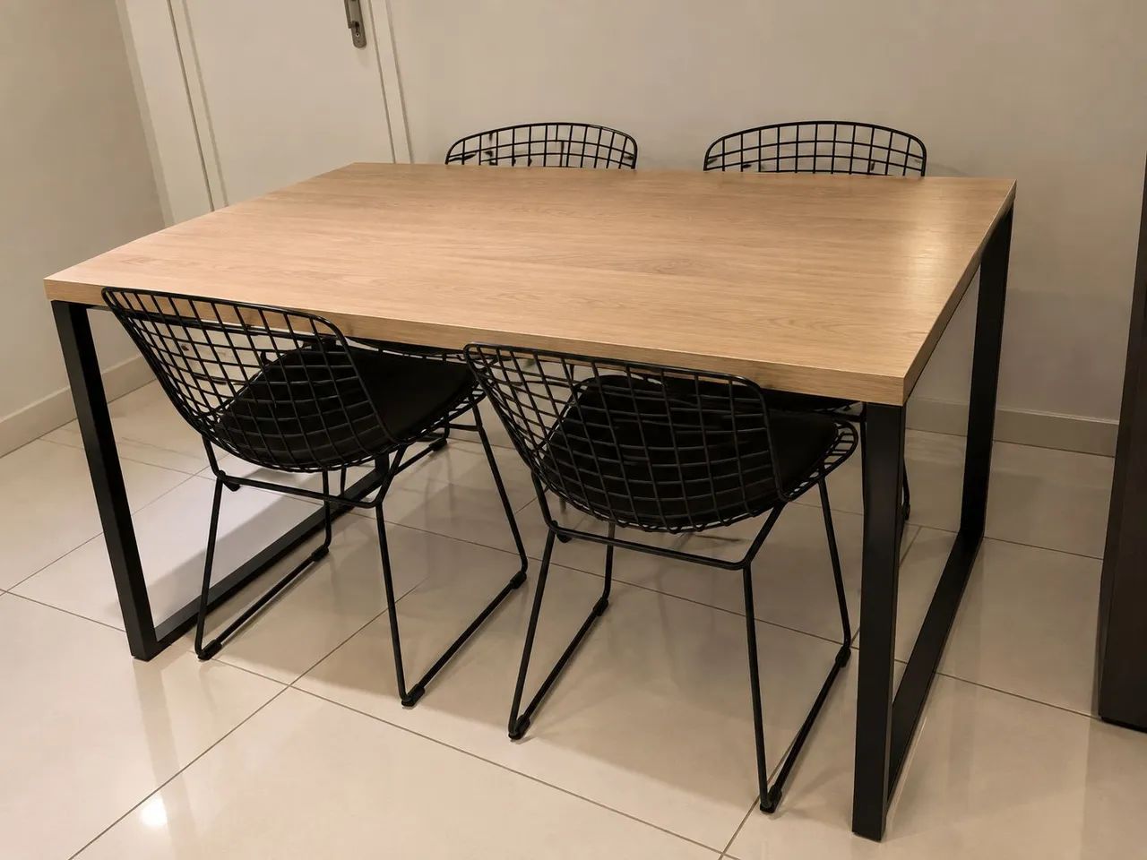 Mesa de jantar com 4 cadeiras  - Foto 2