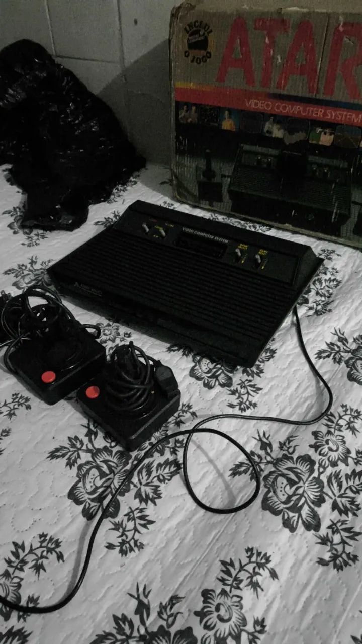 Atari 2600 polyvox com caixa e 2 controles  - Foto 2
