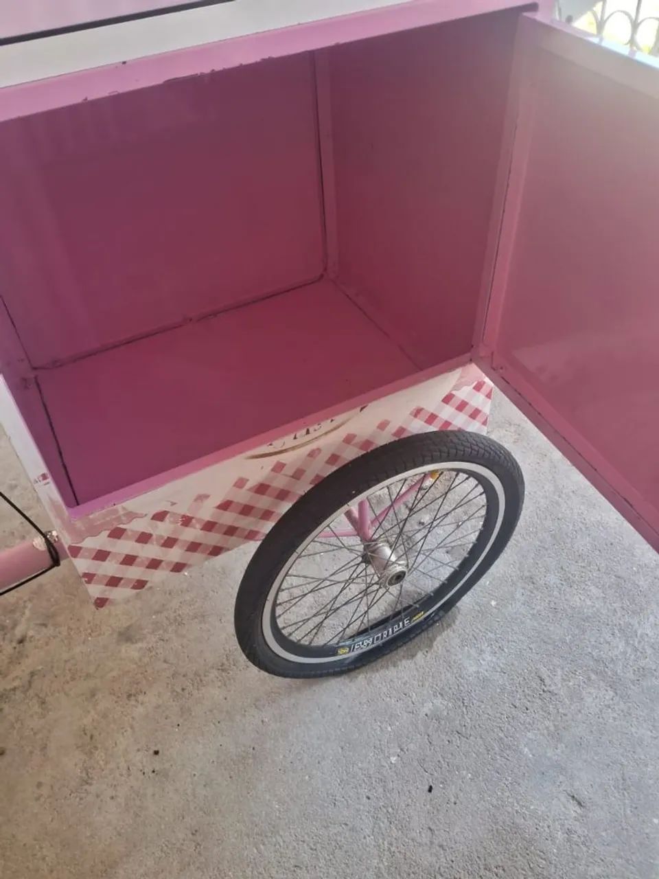 Bicicleta cargueira com vitrine - Foto 4