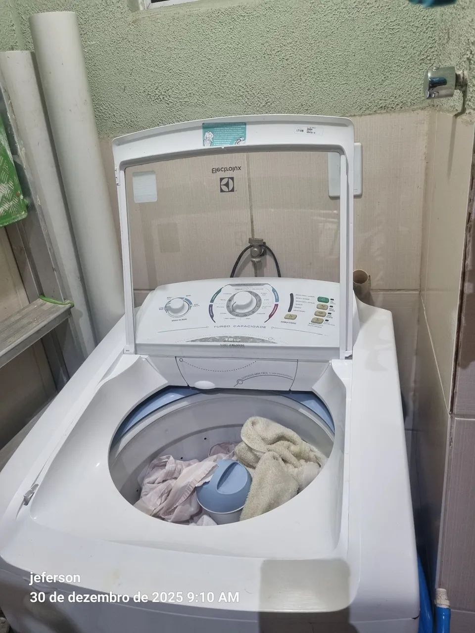 Vendo uma máquina de lavar 12 kg com defeito eletrolux  - Foto 5