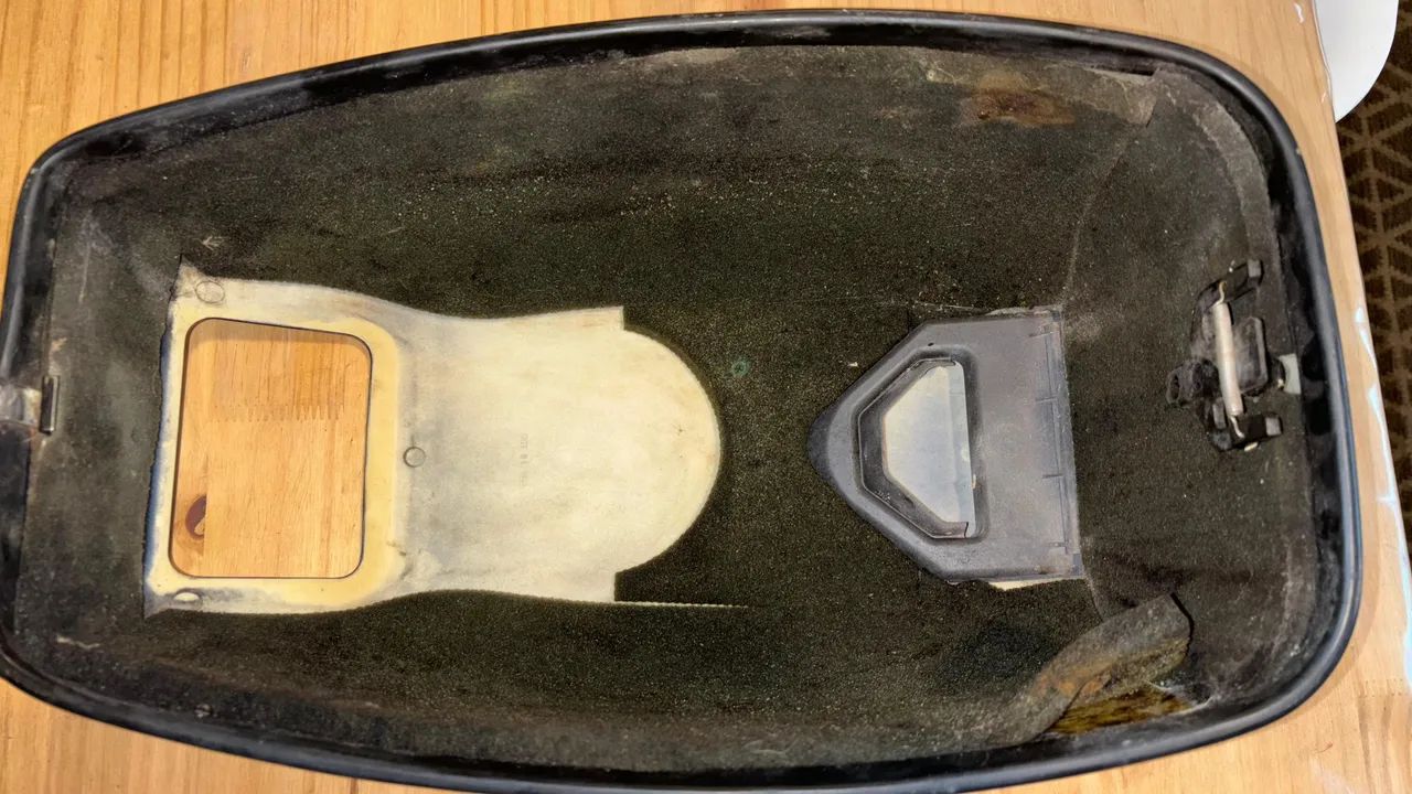 capota e carcaça motor evinrude 15hp - Foto 4
