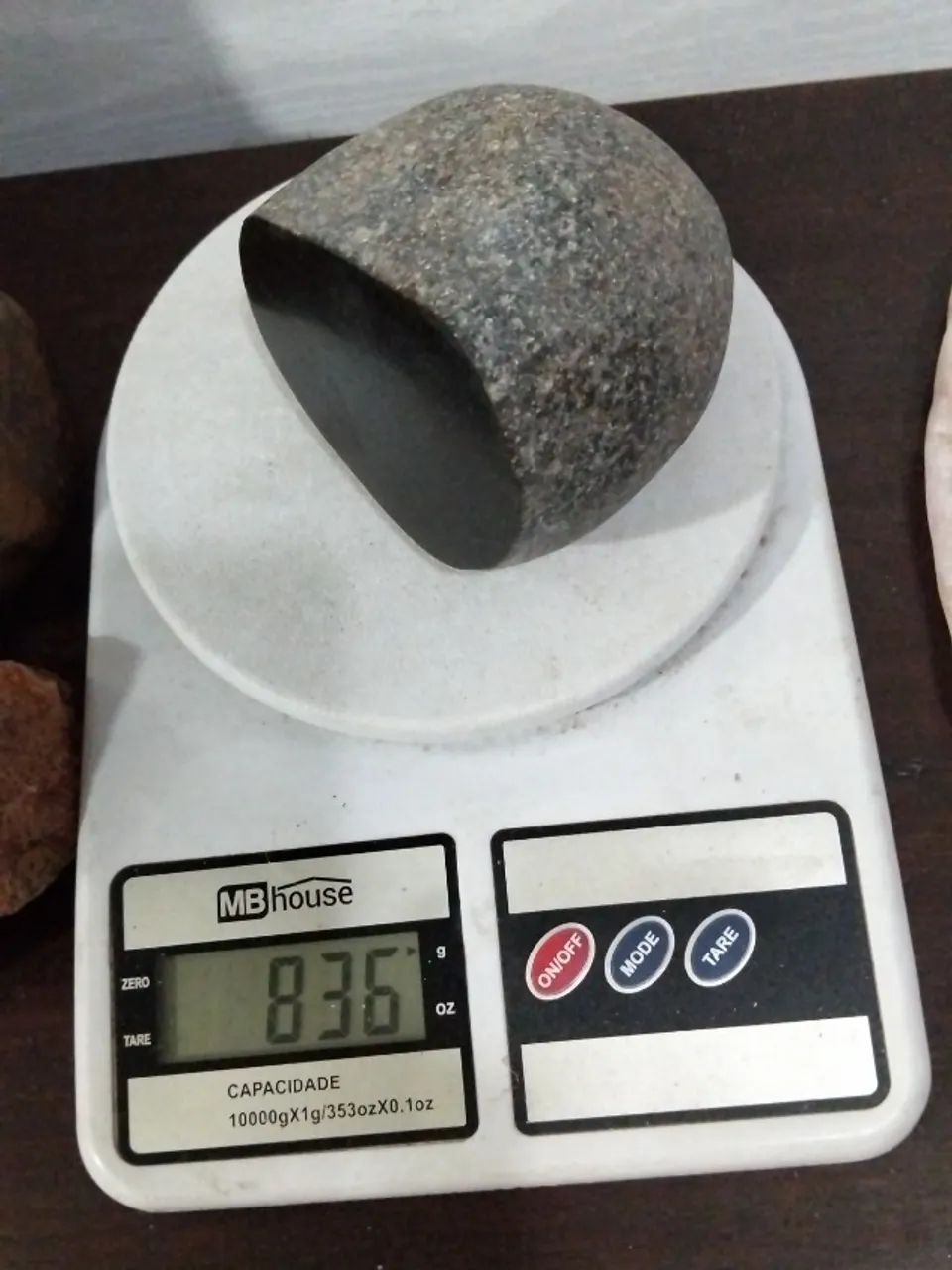 Pedra negra face polida 830g - Foto 2