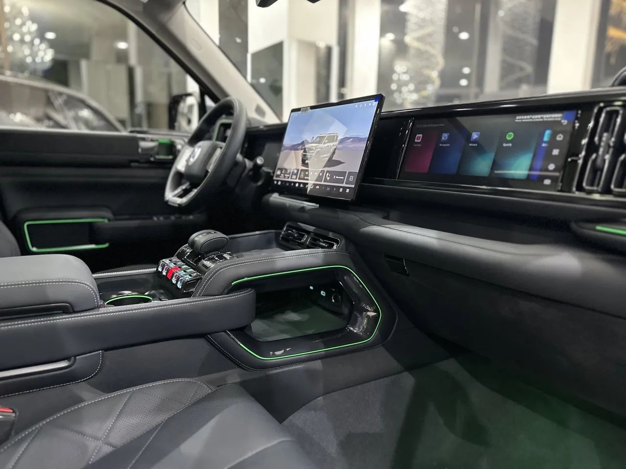 Denza B5 SUV híbrido plug-in, foto 8 de 10