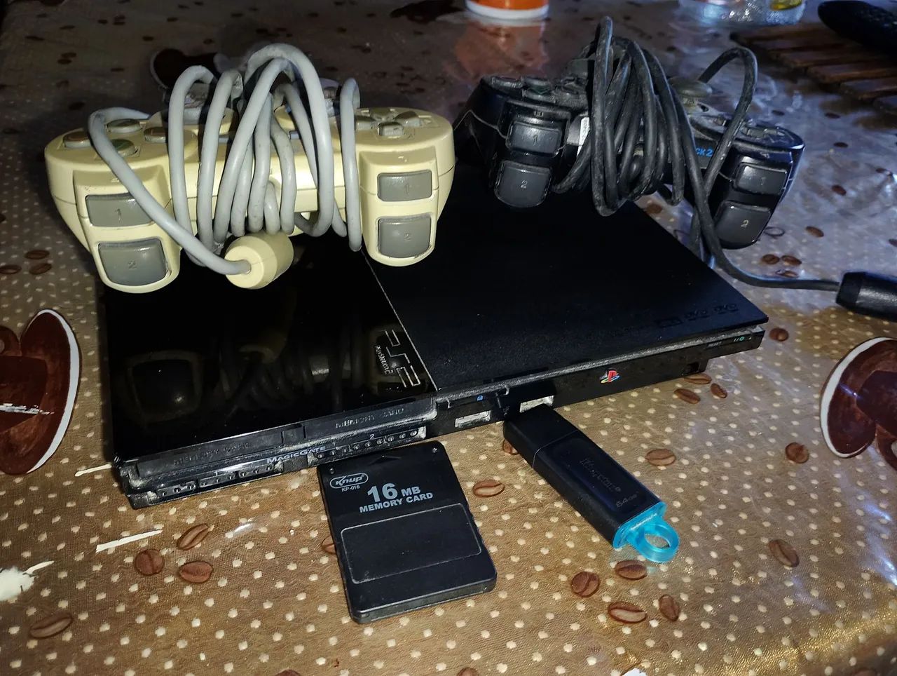 Playstation 2 Desbloqueado + 2 controles + pendrive com alguns jogos