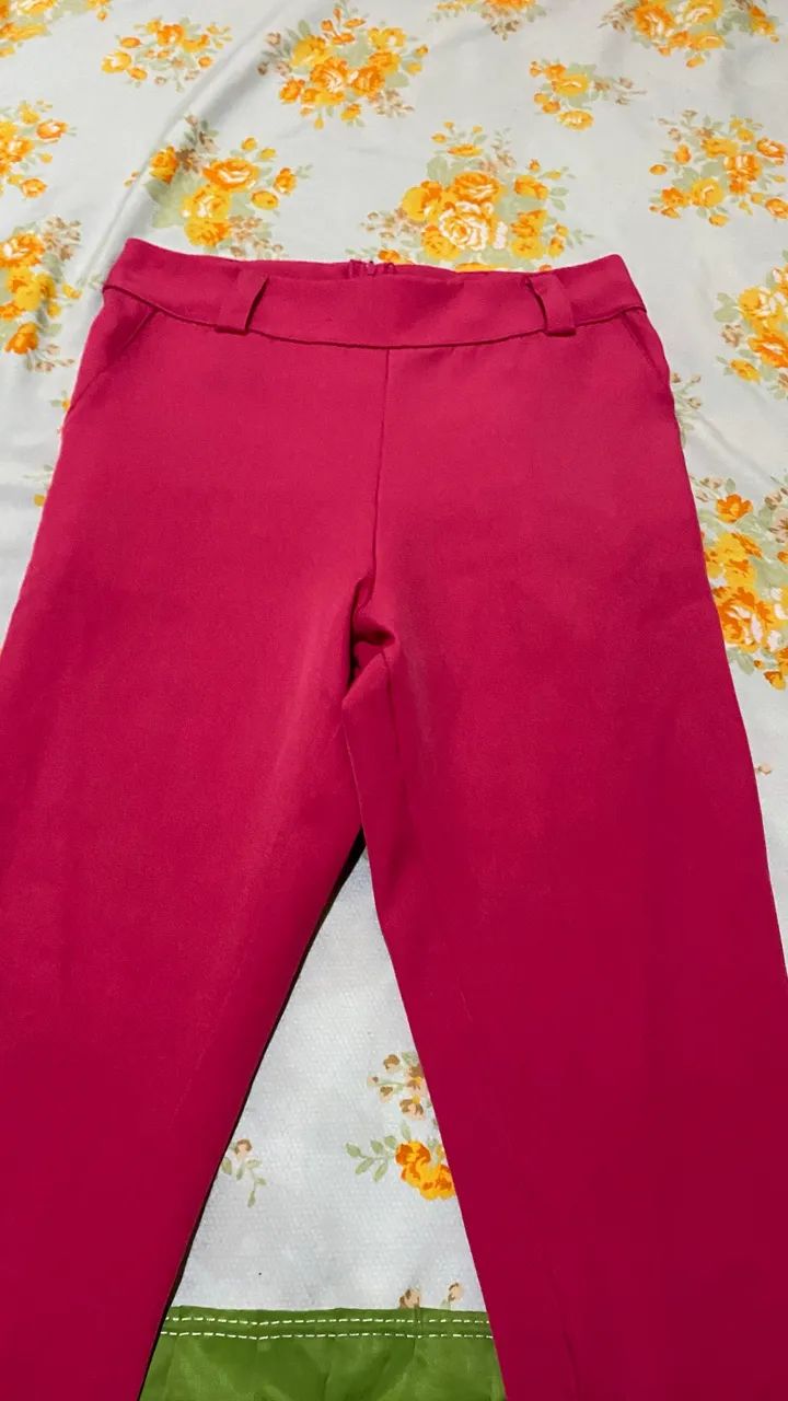 Calça alfaiataria cintura alta com zíper