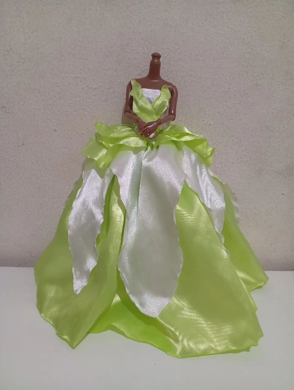 Vestido de boneca da Tiana a princesa e o sapo