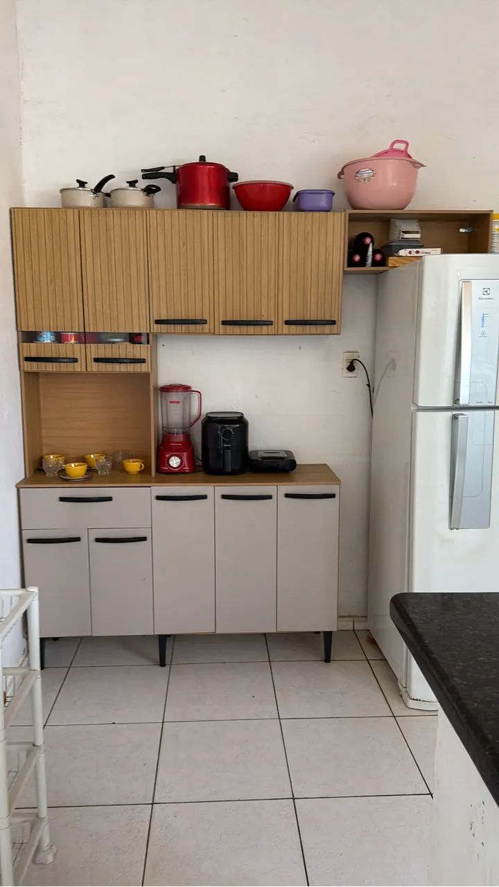 VENDE-SE ARMÁRIO GUARDA ROUPA E MESA - Foto 3