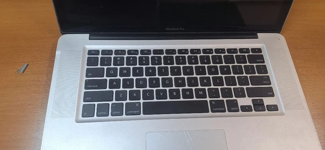 APPLE MACBOOK PRO 15" - CORE i5 - PARA REPARO  - Foto 4