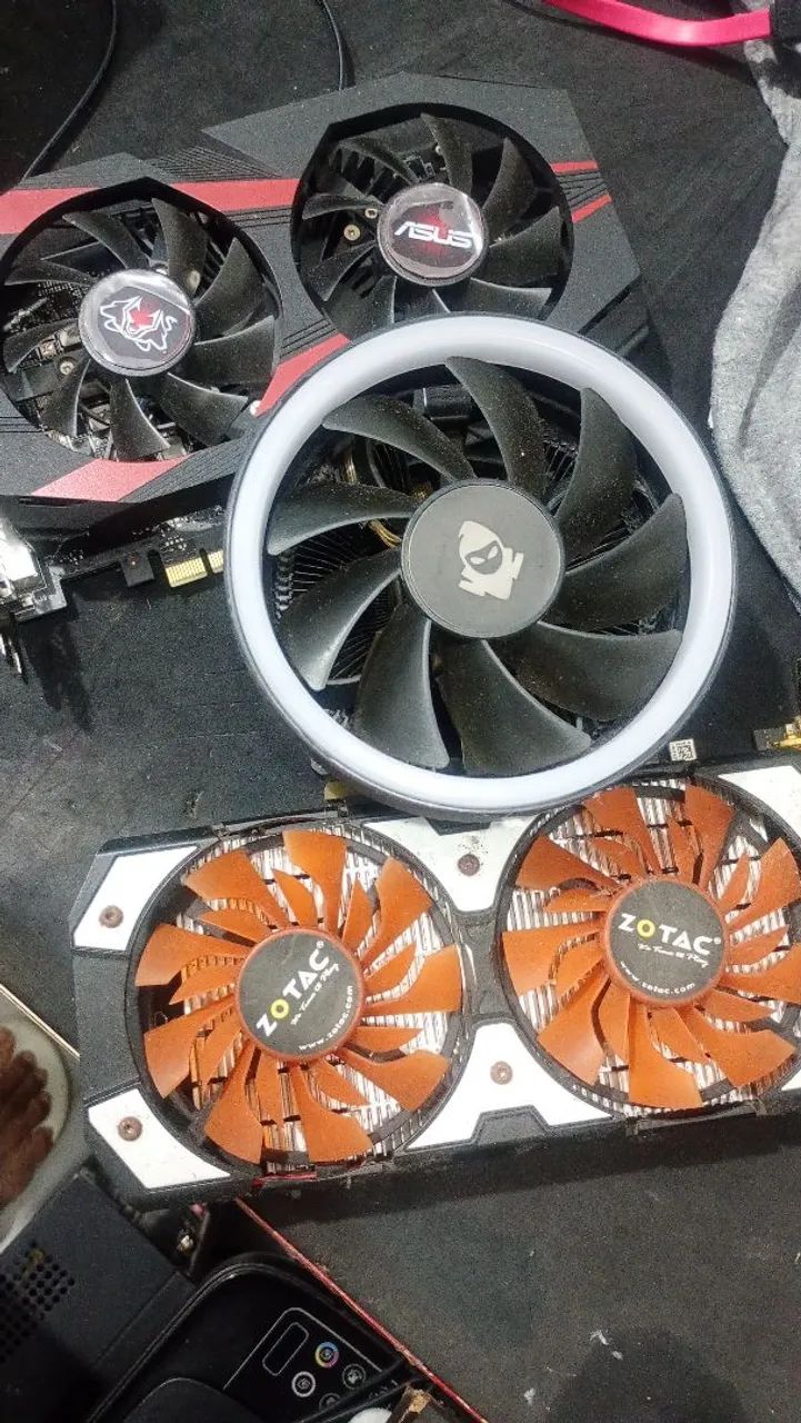Duas placas de vídeo e um cooler vórtex rainbow 