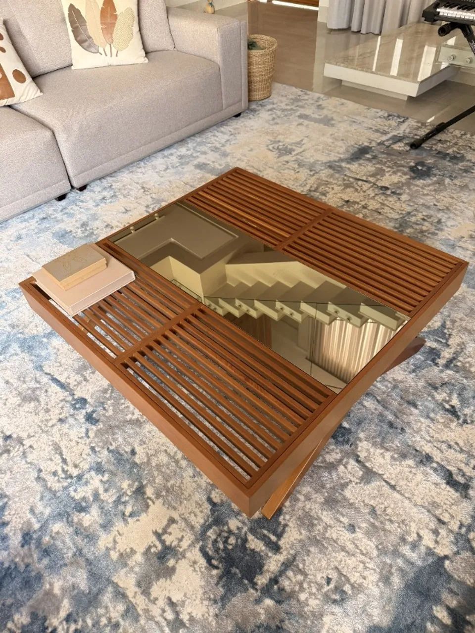 Mesa de centro quadrada em madeira maciça - 1,10 x 1,10 m