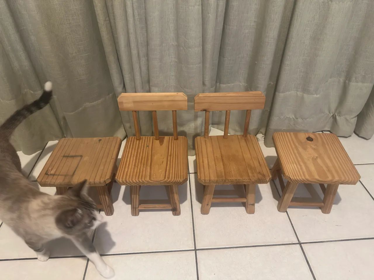 Banquinhos, cadeirinhas e balanço de madeira infantil  - Foto 2