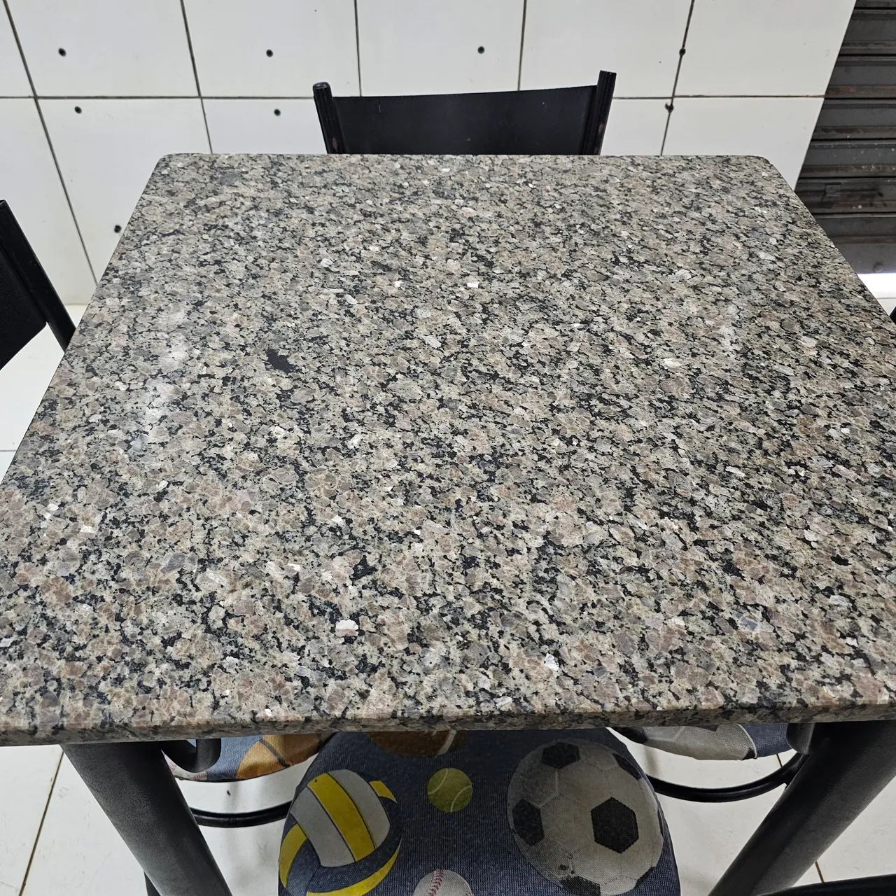 Marble Table with 4 Chairs65704316633345121