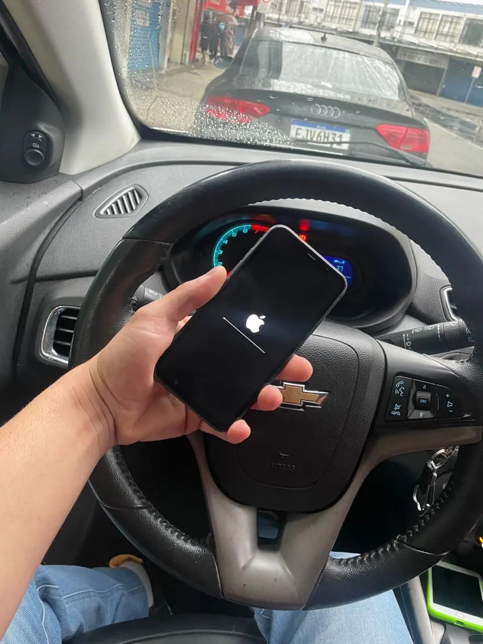 Vendo iPhone 11 64GB impecável todo original  - Foto 2