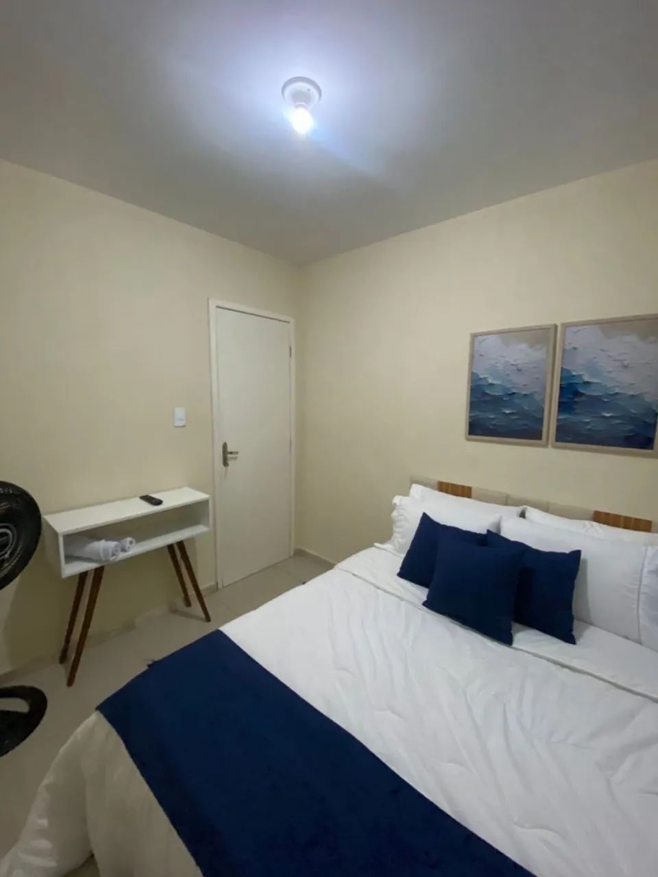 ALUGA-SE QUARTO MOBILIADO EM APARTAMENTO