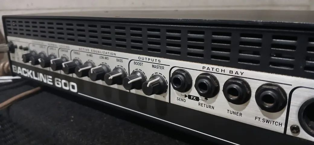 BACKLINE 600 ベース用アンプ 300W Cabeçote amplificador Gallien Krueger backline 600 para contra