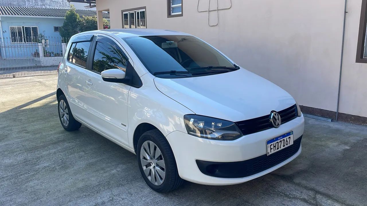 Volkswagen Fox Fox 1.0 Mi Total Flex 8V 3p 2014