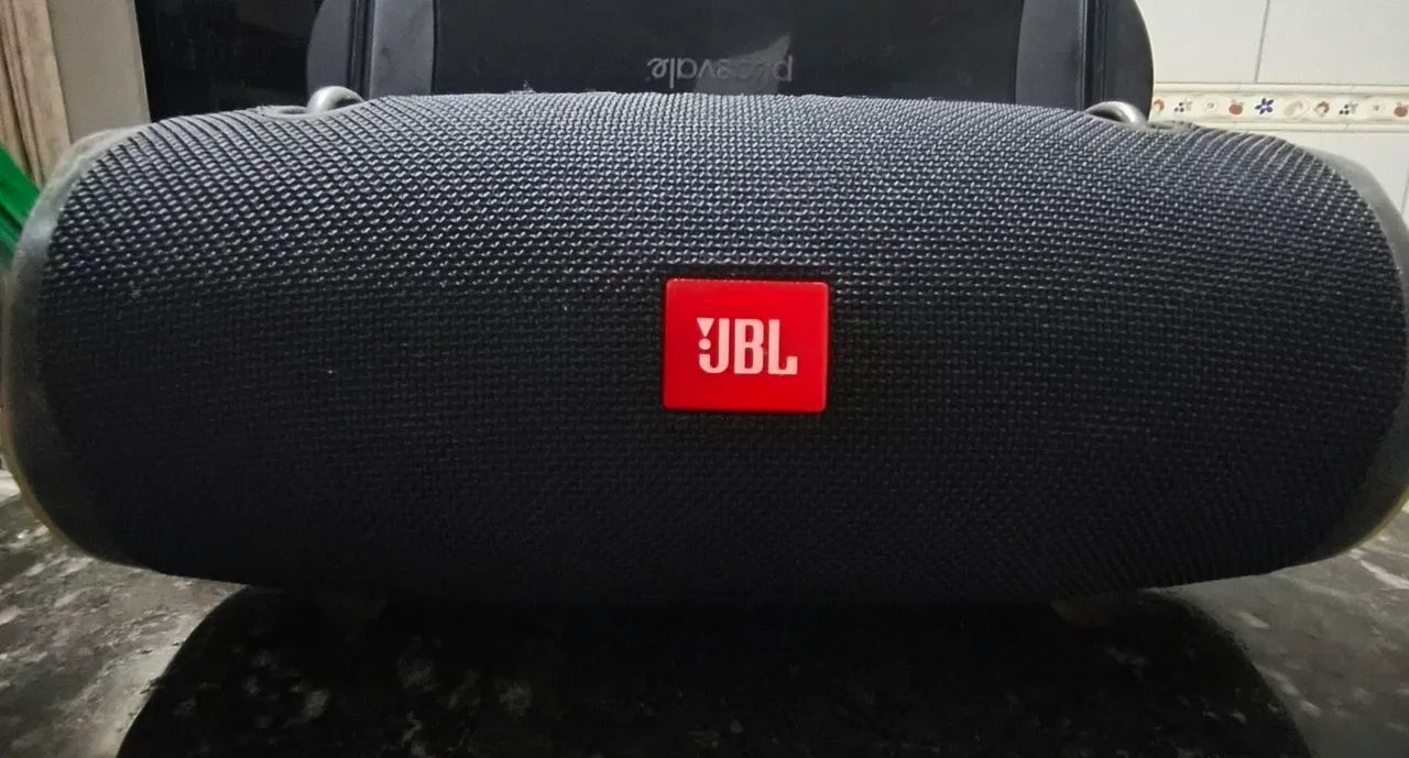 Caixa de Som portátil JBL. - Foto 2