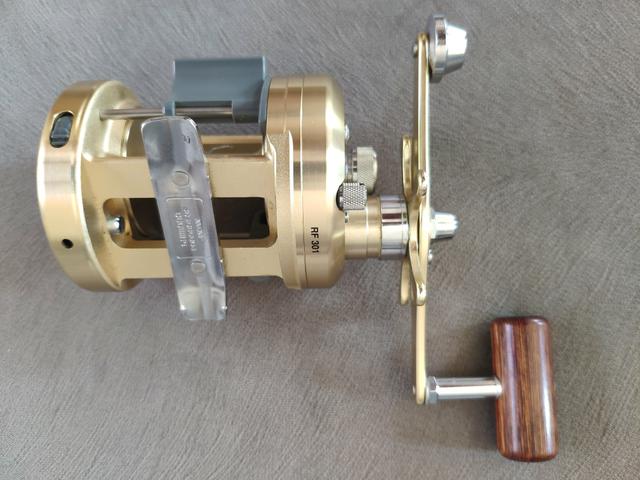 Vendo carretilha shimano calcutá 1000 zera - Foto 4