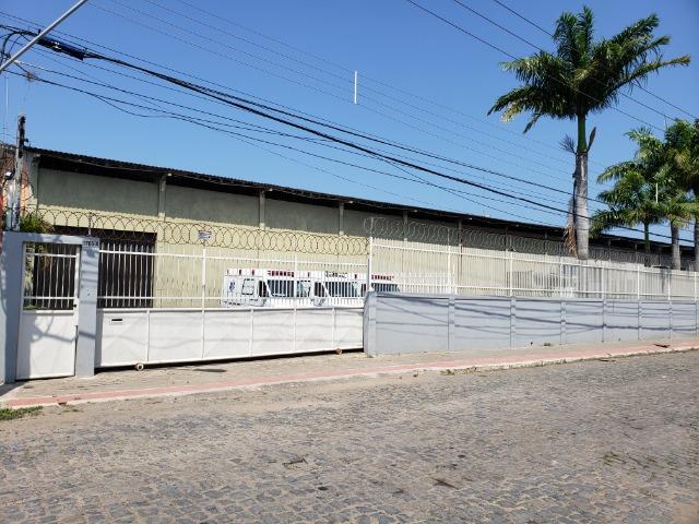 Galpão 600m² e 500m² de pátio